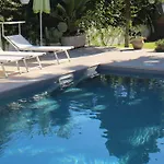 Marricriu Beb And Pool Alojamento de Acomodação e Pequeno-almoço 4*