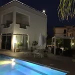 Marricriu Beb And Pool Alojamento de Acomodação e Pequeno-almoço Avola