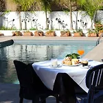 Marricriu Beb And Pool Alojamento de Acomodação e Pequeno-almoço 4*